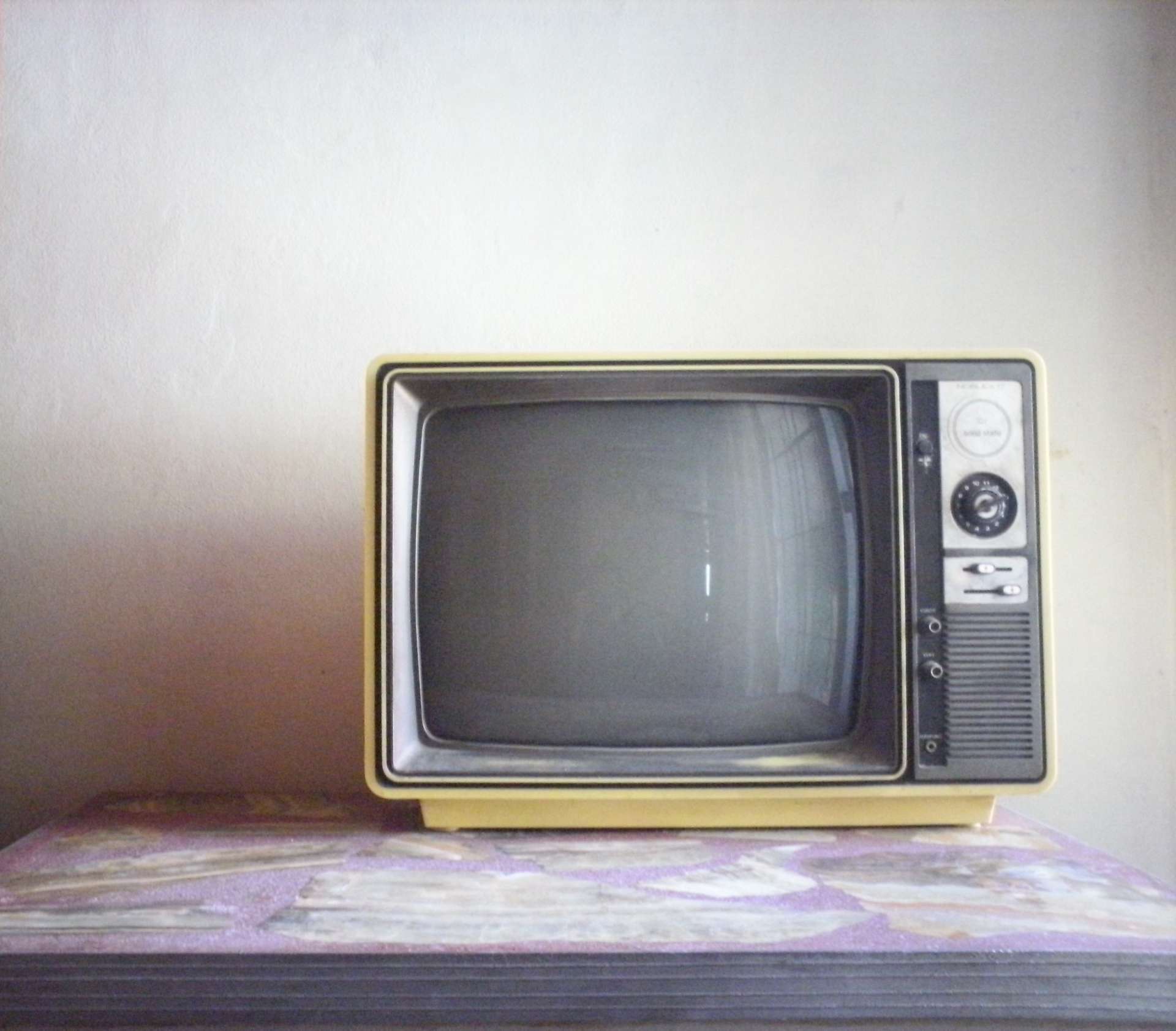 old-tv-vintage-275436.jpg